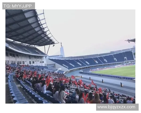 贵阳足球明星赛吸引众多观众现场热情高涨氛围火爆